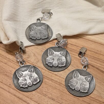 PESAS DE METAL MEDALLA ZORRO PLATA  X 4 UNIDADES