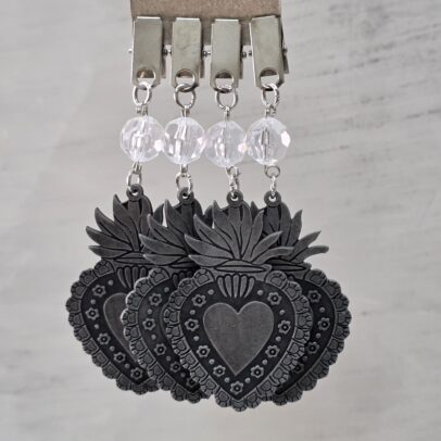 PACK X 4 PESAS MANTEL CORAZON EN LLAMAS METAL PLATA