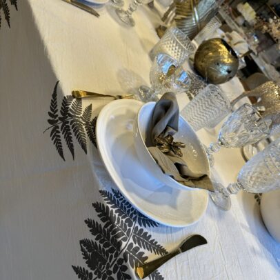 Mantel de Tussor Crudo Estampa Helecho Gris 3x1,40 aprox