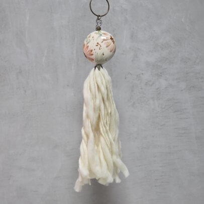 MEDALLON PINTADO FLORES NUDE Y HOJAS