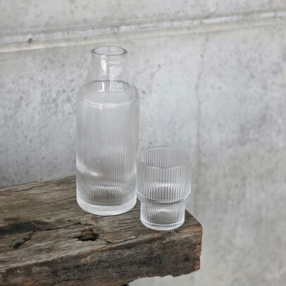 BOTELLA DE NOCHE 850ML / VASO 190ML RAYAS TRANSPARENTE.