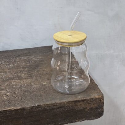 JARRITO DE VIDRIO TRANSPARENTE CON TAPA DE MADERA CON SORBETE  500ML
