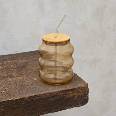 JARRITO DE VIDRIO AMBAR CON TAPA DE MADERA CON SORBETE  600ML (EMC41-16-1 Ambar)