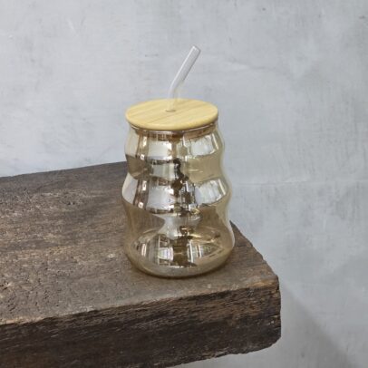 JARRITO DE VIDRIO AMBAR CON TAPA DE MADERA CON SORBETE  500ML (EMC41-17-1)