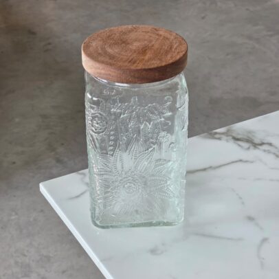 FRASCO DE VIDRIO LABRADO CON TAPA DE MADERA 1000ML (MA 10-26)