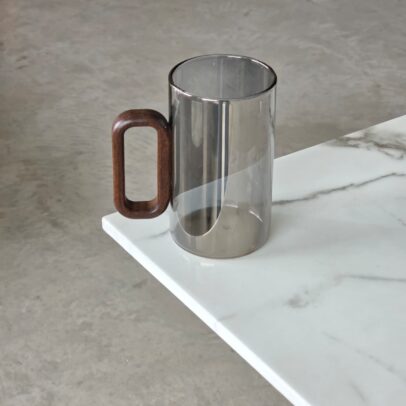 TAZA DE VIDRIO COLOR GRIS MANIJA DE MADERA 7*12 (EMC30-2)