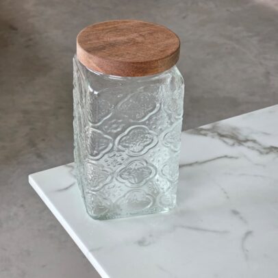 FRASCO DE VIDRIO LABRADO CON TAPA DE MADERA 1000ML (MA 10-17)