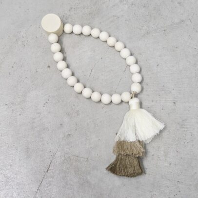 AGARRADERA CON IMAN BOLITAS DE MADERA/ BORLAS (EMC38-9)