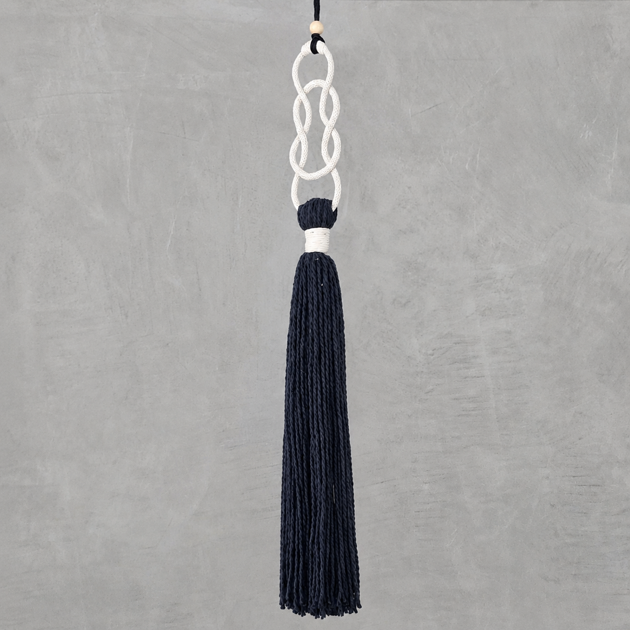 BORLA BOHO EN TONOS NATURAL Y AZUL OSCURO 70 CM