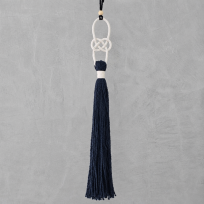 BORLA BOHO EN TONOS NATURAL Y AZUL OSCURO 70 CM