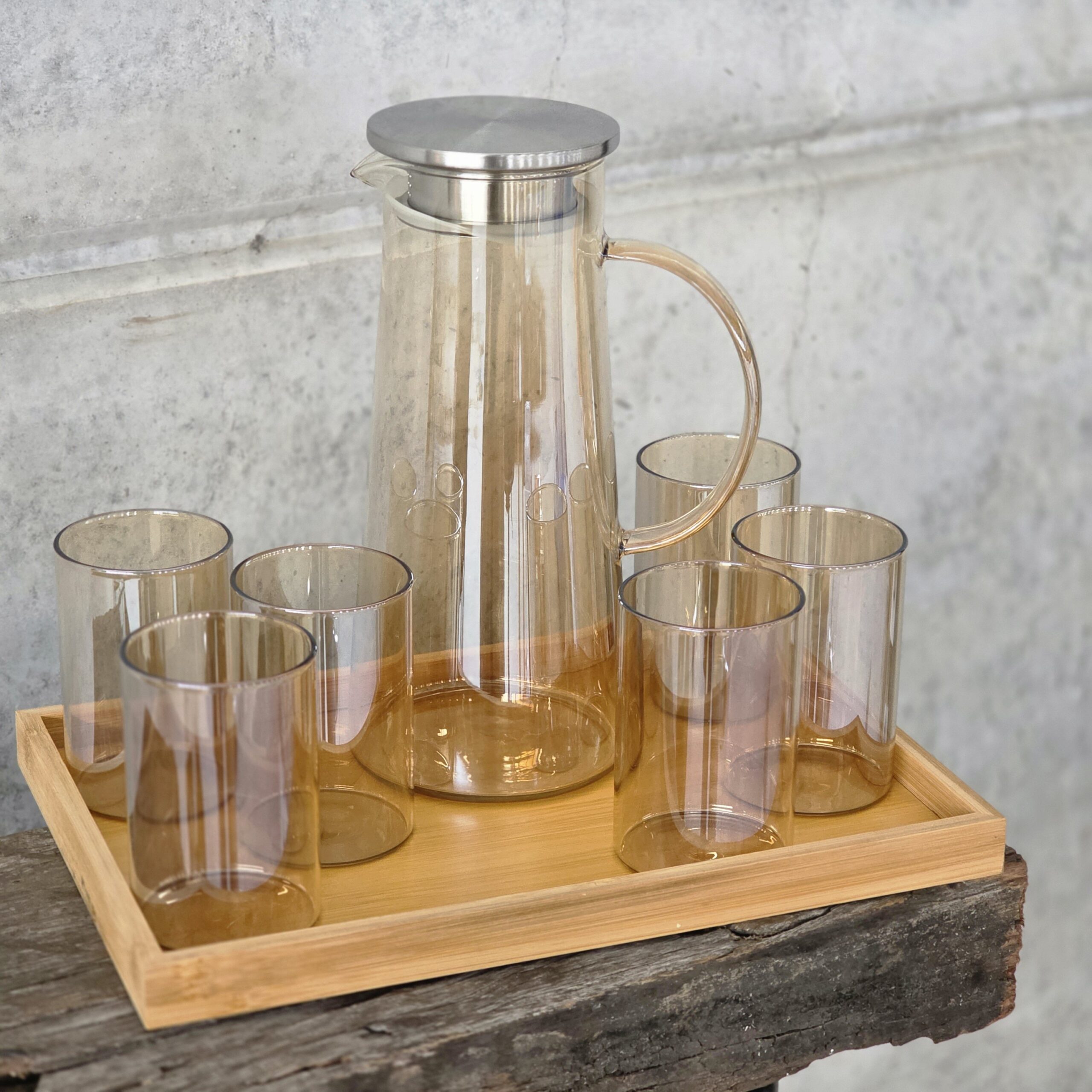 SET X 8. JARRA 1450 ML / 6 VASOS 280 ML BANDEJA 6.5*10CM X 8.2*24.2 CM VIDRIO AMBAR