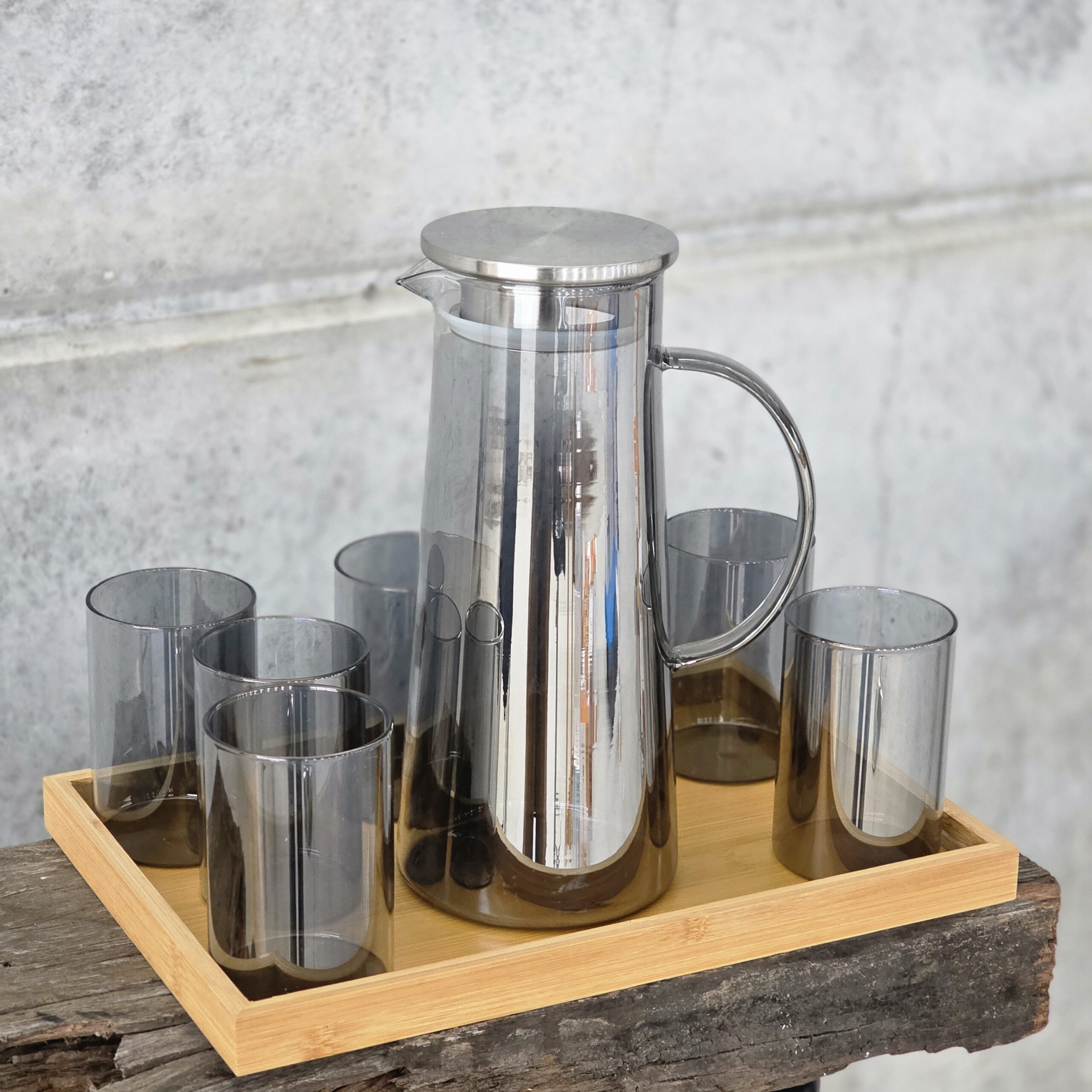 SET X 8. JARRA 1450 ML / 6 VASOS 280 ML BANDEJA 6.5*10CM X 8.2*24.2 CM VIDRIO BLACK