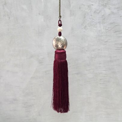 BORLA MARRUECOS MEDALLON ALPACA / HILO DE SEDA GRANATE OSCURO 30CM CON CADENA 56CM